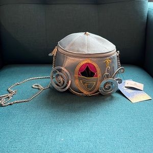 DISNEY Cinderella’s carriage boutique bag new with tags! 👑🏰💗💙🦋